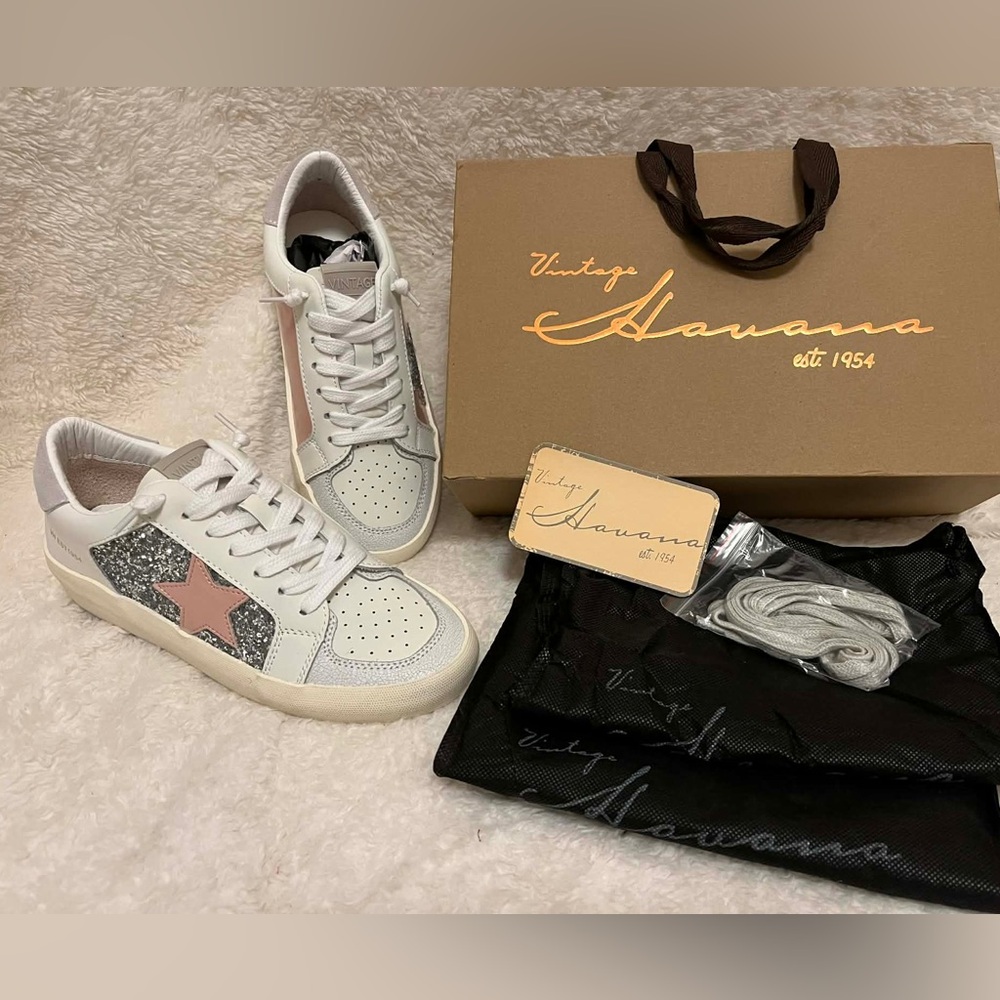 Vintage Havana Quinn Women’s Sneakers White Silver Glitter Size 7.5 NWB.